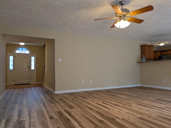 Building Photo - 361 Americana Dr