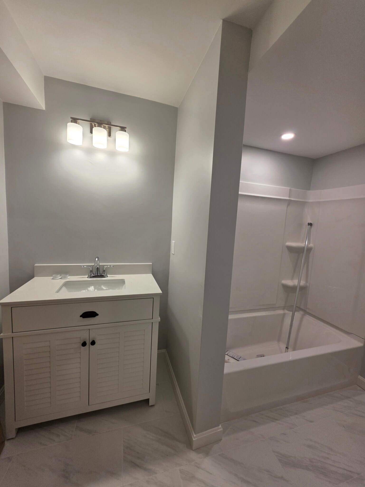 Building Photo - 34 Raymond St