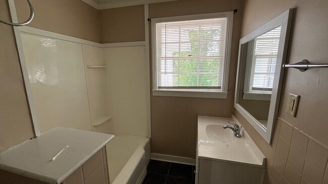 Building Photo - 307 S George Wallace Dr
