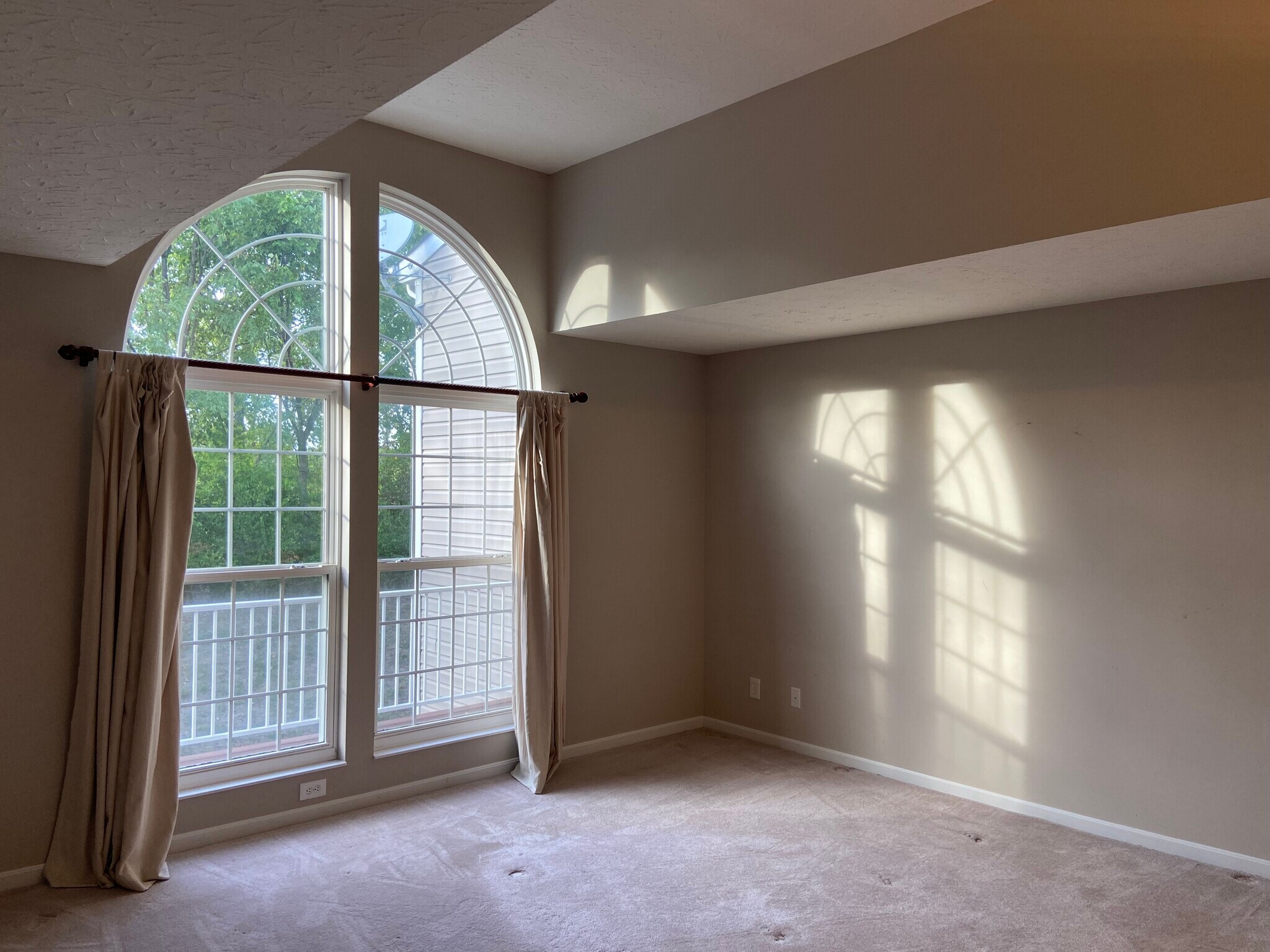 Building Photo - 354 Shadow Ridge Dr