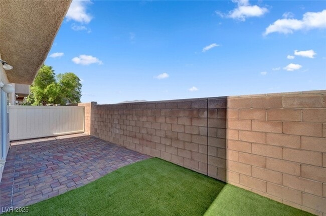 Building Photo - 6646 Colorado Spruce St
