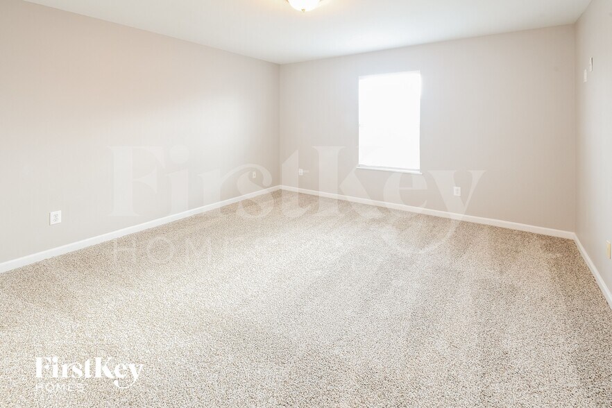 Building Photo - 2334 Layton Park Dr