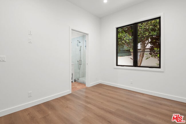 Building Photo - 930 Lincoln Blvd