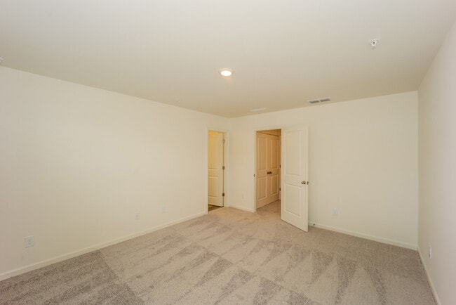 Building Photo - Fantastic 3bd/2ba home! Let yourself in!