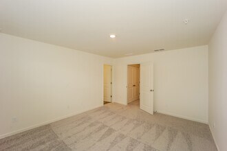 Building Photo - Fantastic 3bd/2.5ba home! Let yourself in!