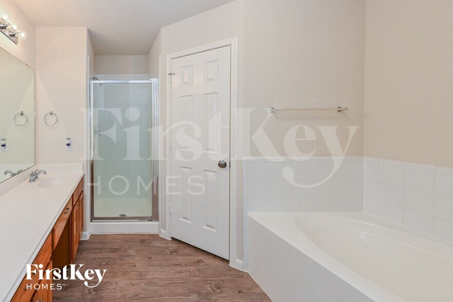 Building Photo - 2506 Fox Water Dr