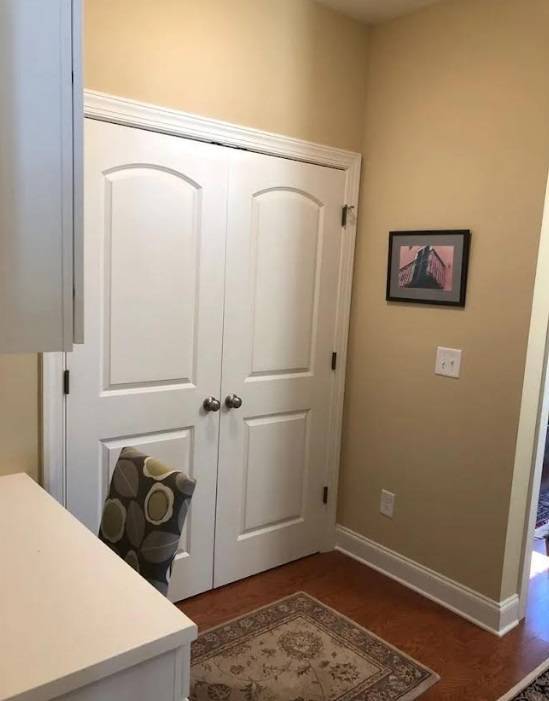 Building Photo - 225 Coach Light Way SW