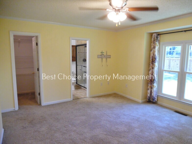 Building Photo - 5 Fallsburg court