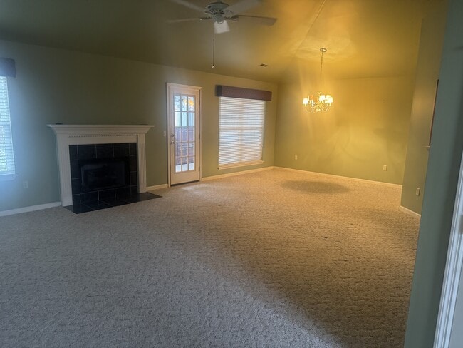 Building Photo - 916 Palomino Ln