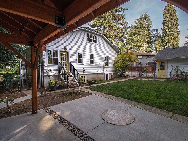 Building Photo - 1719 N 128th St