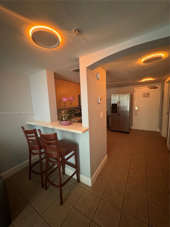 Building Photo - 2951 S Bayshore Dr