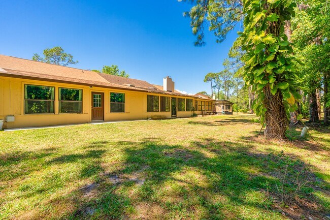 Building Photo - Beautifully Furnished 2BR Home + Bonus Room