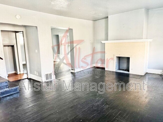 Building Photo - 1374 E 94th St
