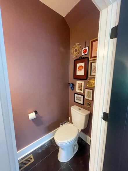 Building Photo - 3051 Hillside Rd