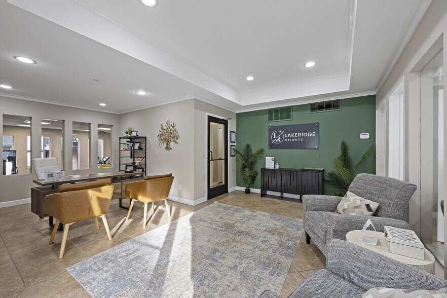 Primary Photo - Lakeridge Heights