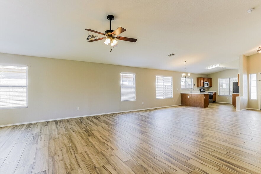 Building Photo - 510 N Danyell Dr