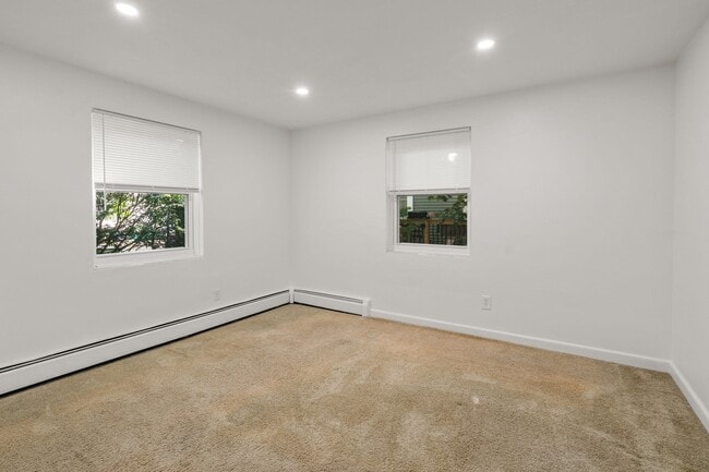Building Photo - 39 Montvale Ave