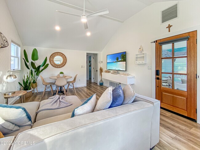 Building Photo - 110 Curtis Pl