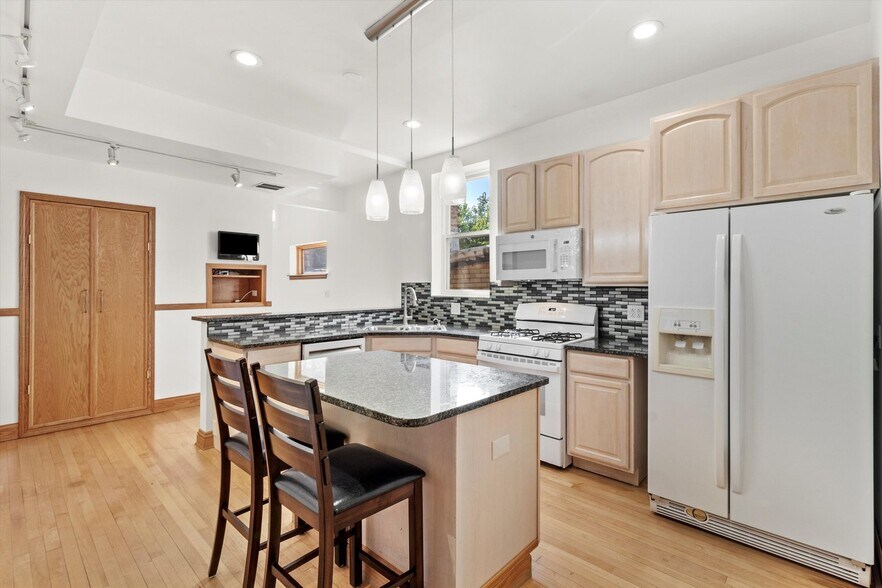 Building Photo - 911 N Fairfield Ave