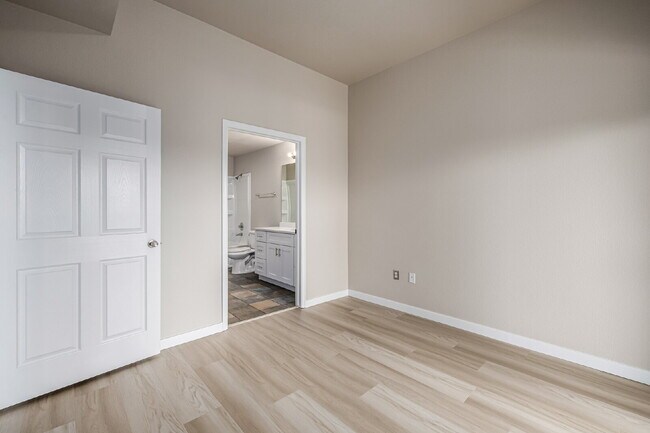 Building Photo - A Great modern 2 Bed / One bath for rent