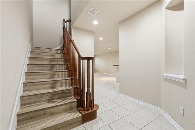 Building Photo - 1725 Brookview Dr