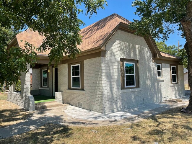 Primary Photo - Beautiful Home in NE OKC for Sale or Lease!