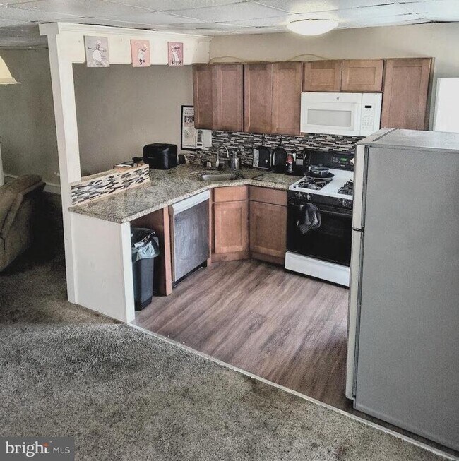 Building Photo - 301 W Evesham Rd