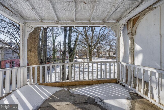 Building Photo - 1402 W 3rd St