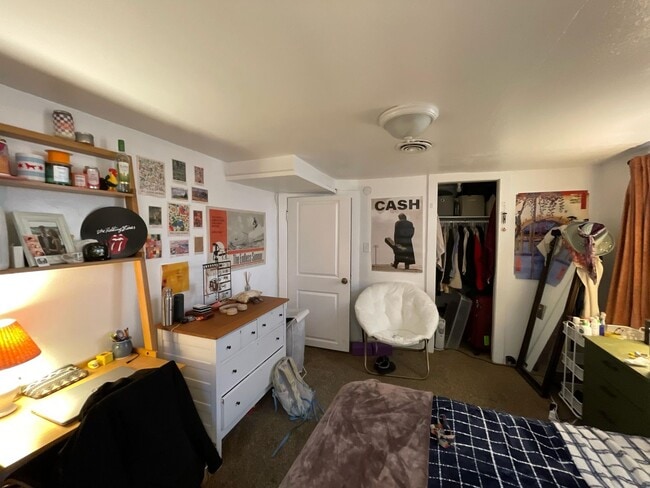 Building Photo - Aug 1st 2026/2027 Pre-leasing Close to 1.5 Blks to CSU & Old Town