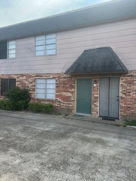 Primary Photo - 6760 Prutzman Rd