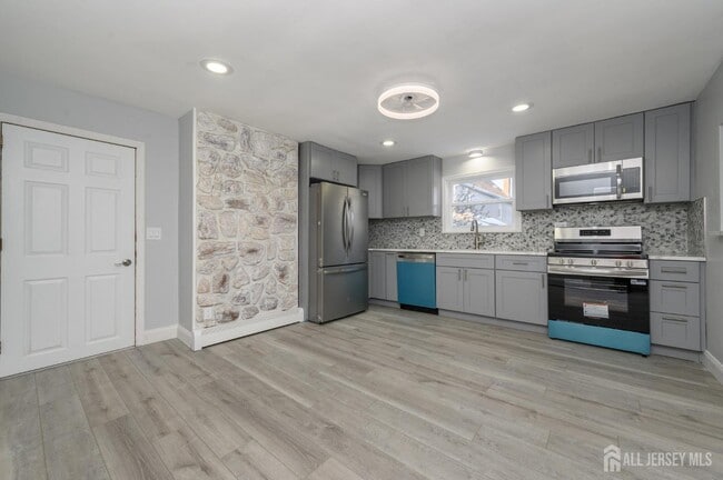 Building Photo - 408 David St