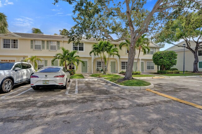 Building Photo - 9913 NW 57th Manor