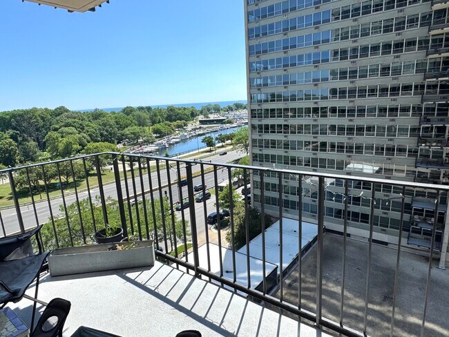 Building Photo - 3550 N Lake Shore Dr
