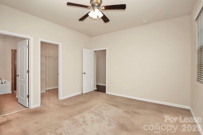 Building Photo - 5040 Mockernut Ln