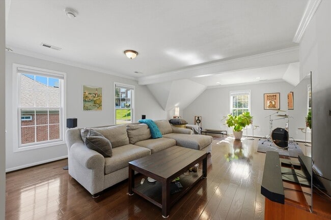 Building Photo - Stunning 4BR Home in Cascade Falls – Modern Upgrades & EV Ready!