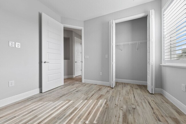 Building Photo - 8134 Loren Cove Dr