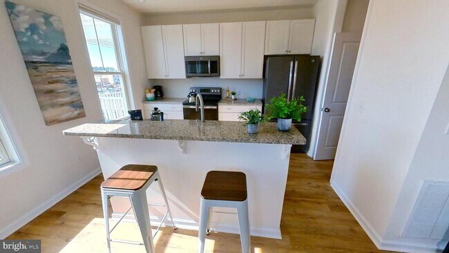 Building Photo - 801 Mapleton Ave