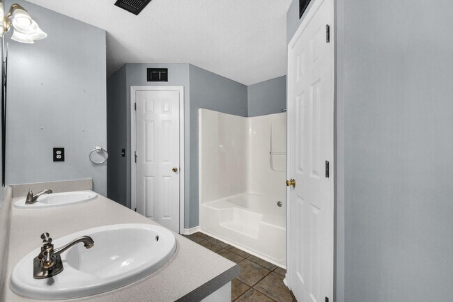 Building Photo - 1218 Ego Dr