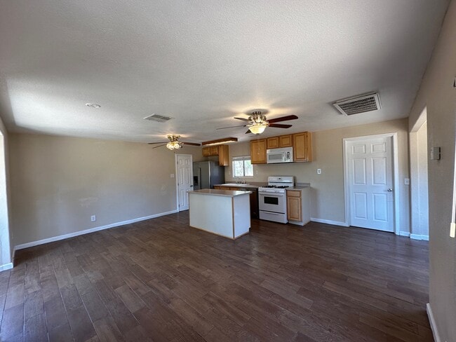 Building Photo - Cherry Valley 1