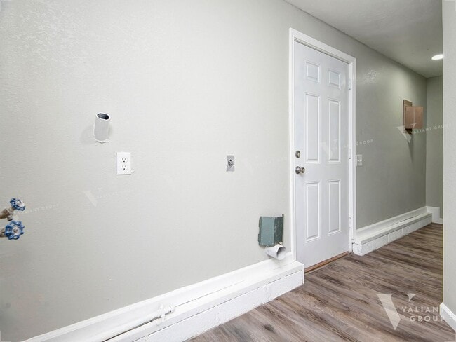 Building Photo - Spacious 4-Bedroom, 3-Bath Home for Rent i...