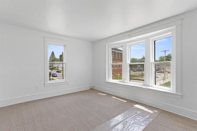 Building Photo - Coming Soon! Bright 3 Bedroom, 1.5 Bath Ho...