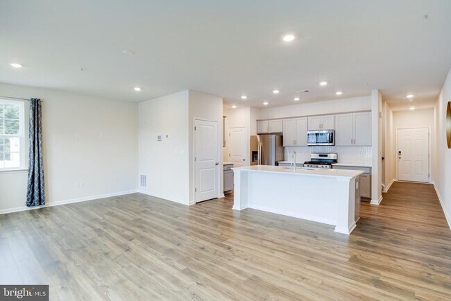 Building Photo - 148 Correri St
