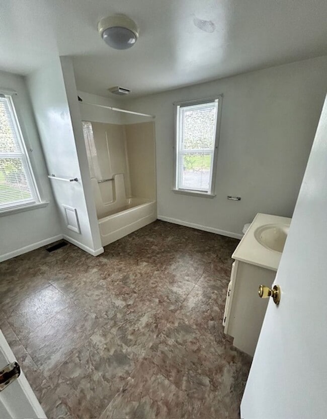 Building Photo - Charming Cape