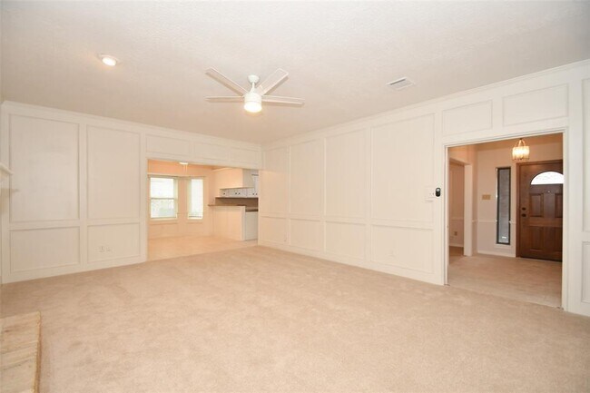 Building Photo - 7614 Club Lake Dr