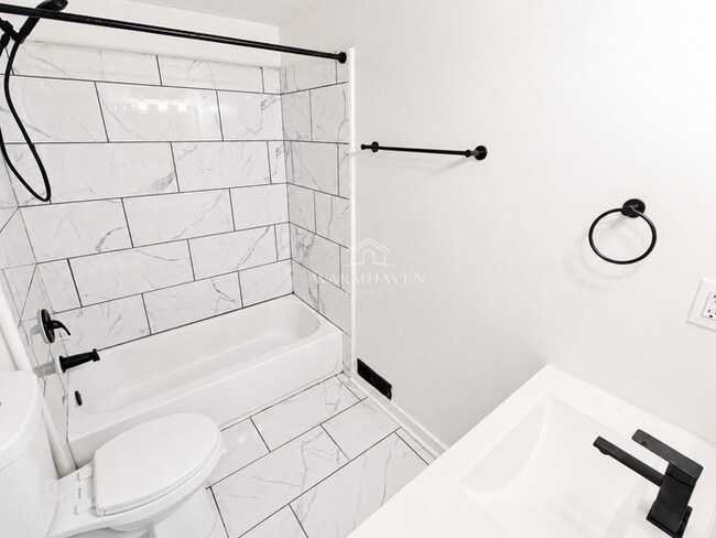 Building Photo - 688 Sherman | Inviting Home With A Clean Modern Interior