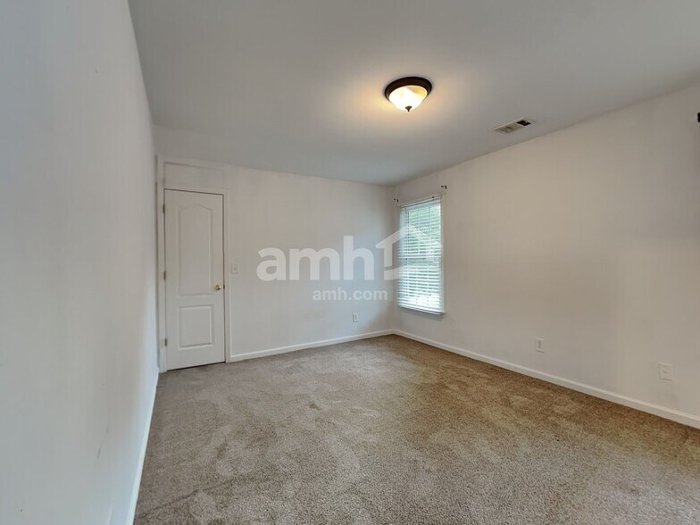 Building Photo - 1701 Hillside Bend Xing