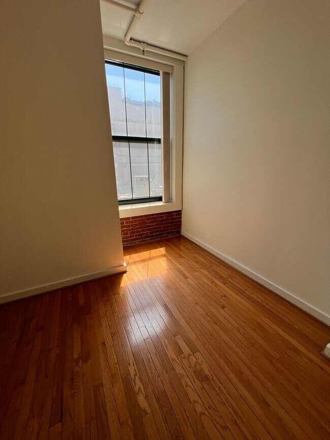 Building Photo - 1010 Race St