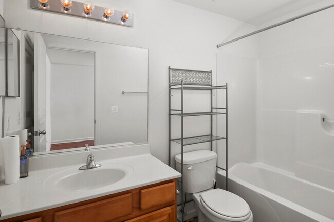 Building Photo - 144 Midland Rd