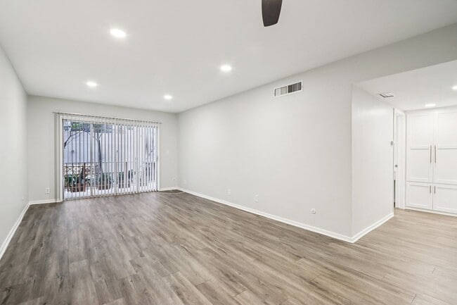 Interior Photo - 312 S. Willaman Drive