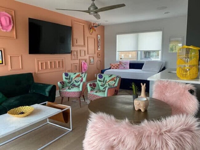 Building Photo - 400 33rd Ave N